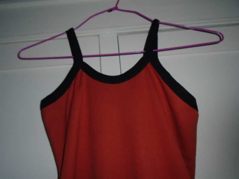 Vestido justo cor tijolo