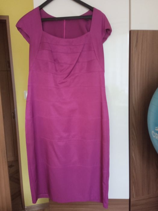 Sukienka z baskinką