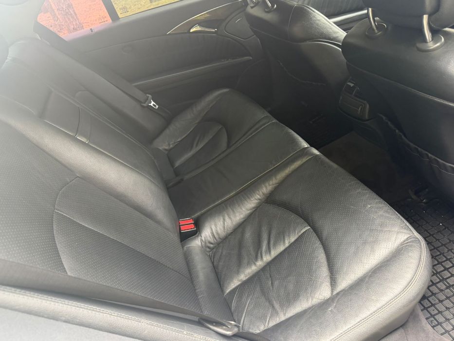 Mercedes - Benz-  E 220 Автомат