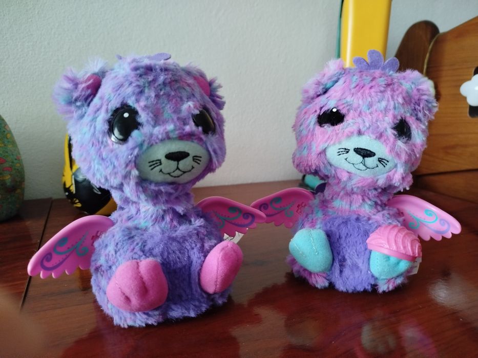 Dois bonecos Hatchimals