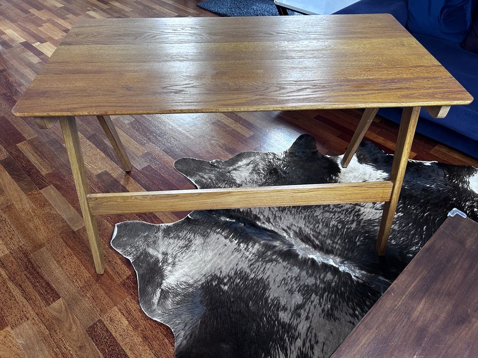 Drewniane biurko z szufladami