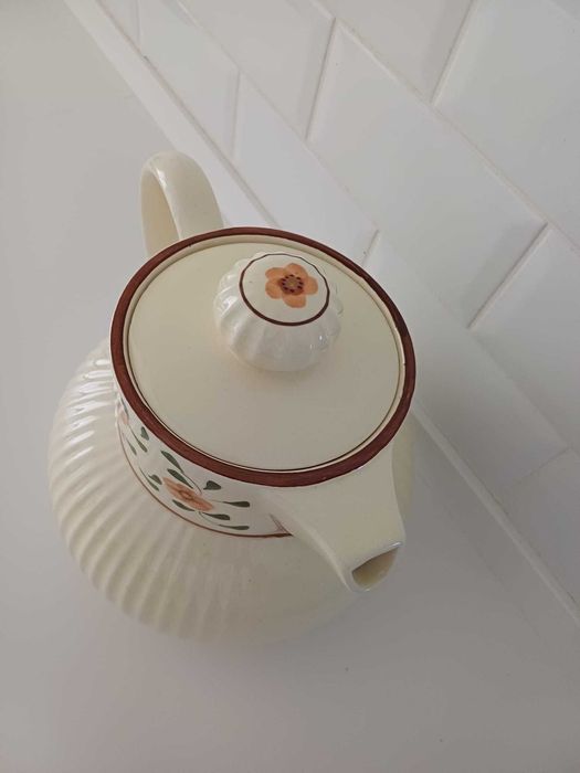 Jarro antigo pintado à mão.