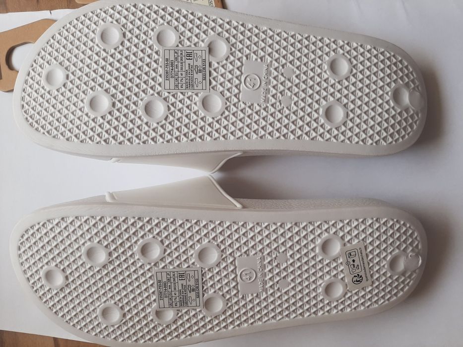 Levis Nowe klapki basenowe June Batwing VB 41