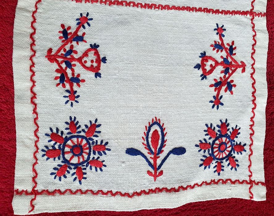 Linen Runner – Hand Embroidered – Red and Blue