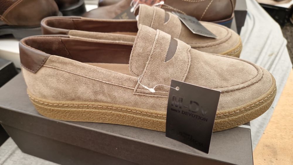 Tenis formal em camurça