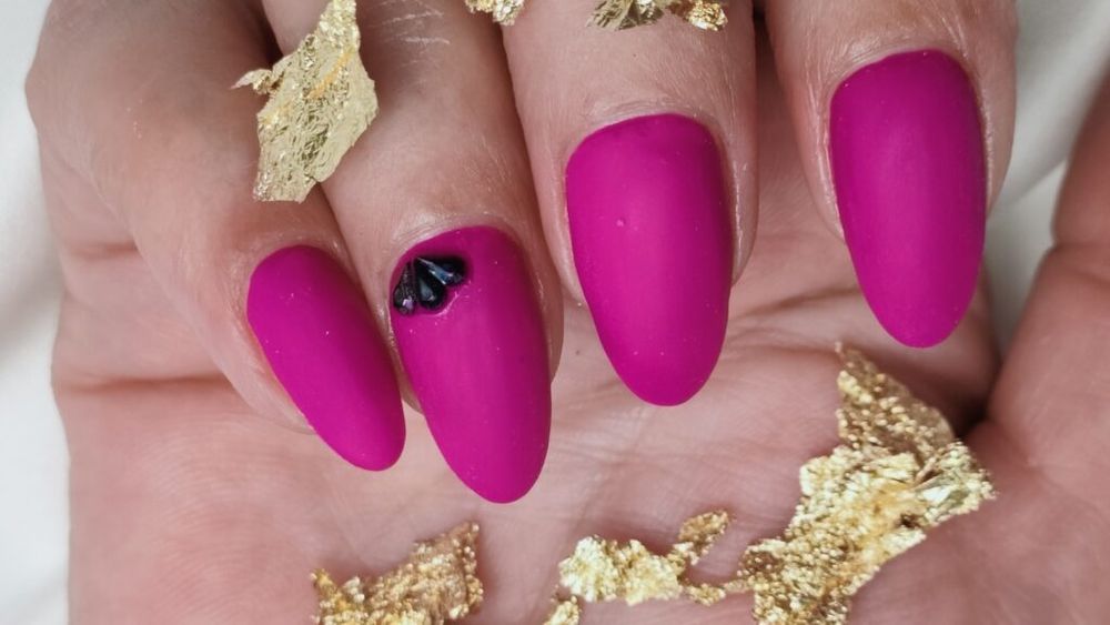 Procuro modelo para extensão de unhas de gel
