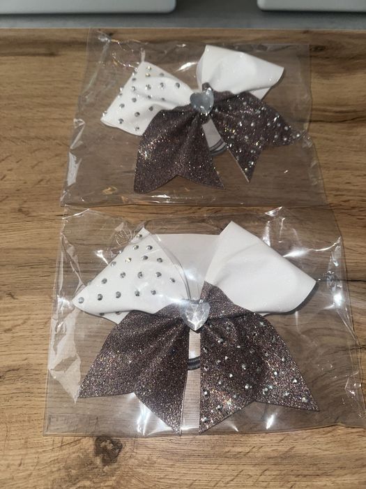 Cheer kokarda brokatowa z kryształkami Allstar - 2 sztuki