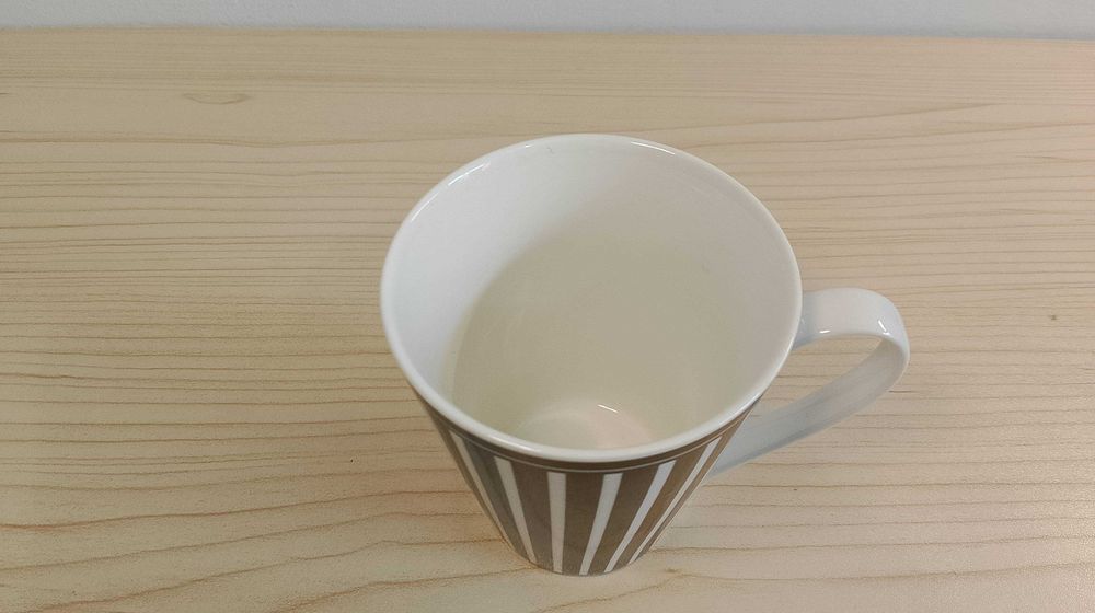 Kubek w pasy, czarno biały, 250 ml.