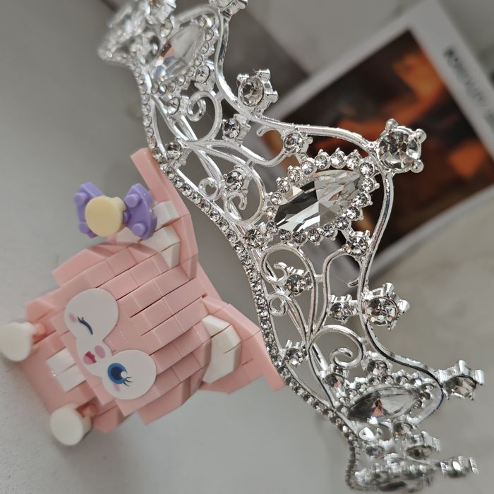 Діадема, корона, тіара, аксесуари для волосся