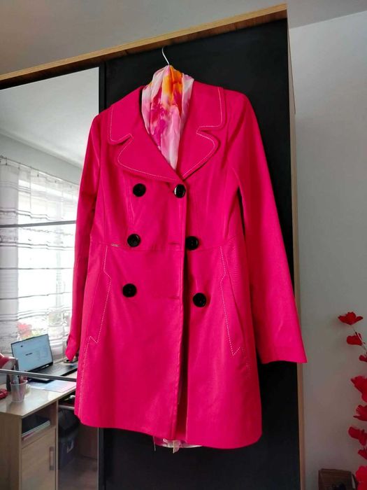 Sprzedam płaszcz w kolorze różowym