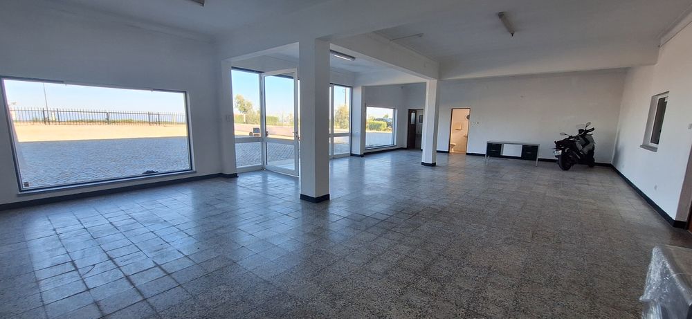 Alugo loja 270m2 com parque privado