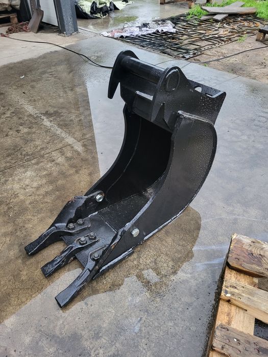 Łyżka kopiąca 30cm + zęby do maszyn o wadze 3-4 Tony pasuje pod złącze ms03