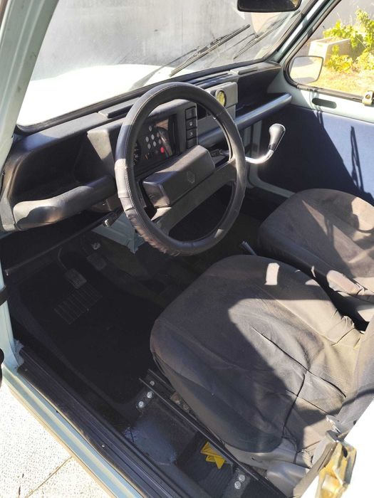 Renault 4L, restaurada