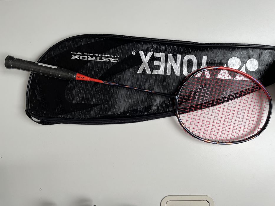 Nowa rakieta do badmintona Yonex Astrox 77 Pro