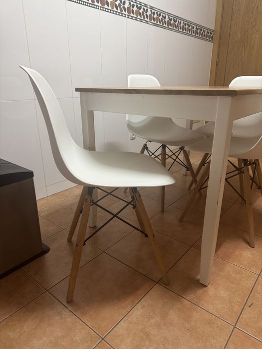 Mesa de cozinha com 6  cadeiras