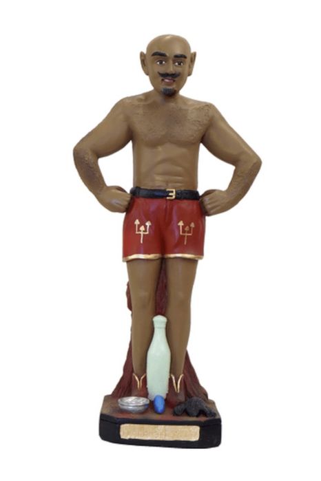 Esta estátua é uma representação de Exu Capa Preta da Encruzilhada
