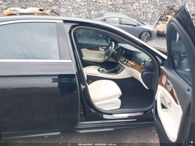 Mercedes-Benz E 300 2017 .