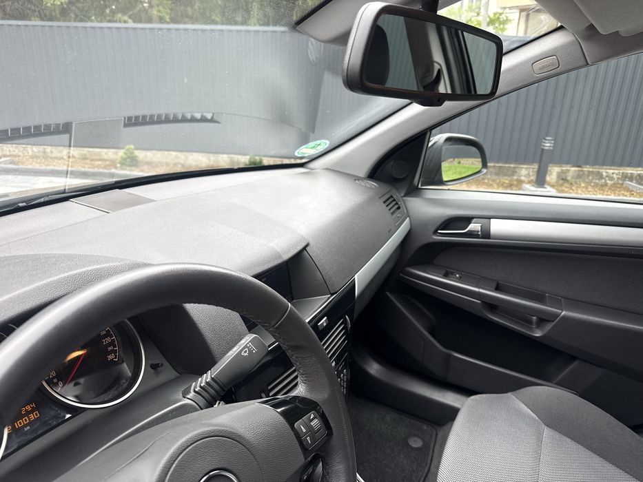 Opel Astra 1.6 бензин 2010 рік