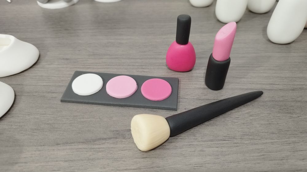 Kosmetyki z masy cukrowej na tort