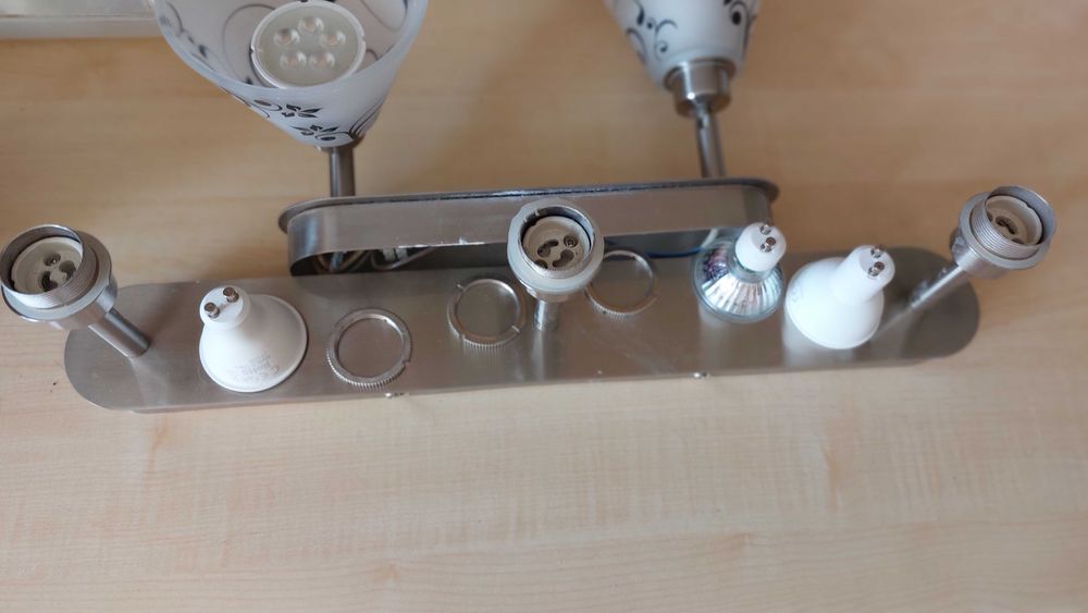 kinkiety komplet 2 i 3 światła i 8 nowych nieużywanych żarówek.