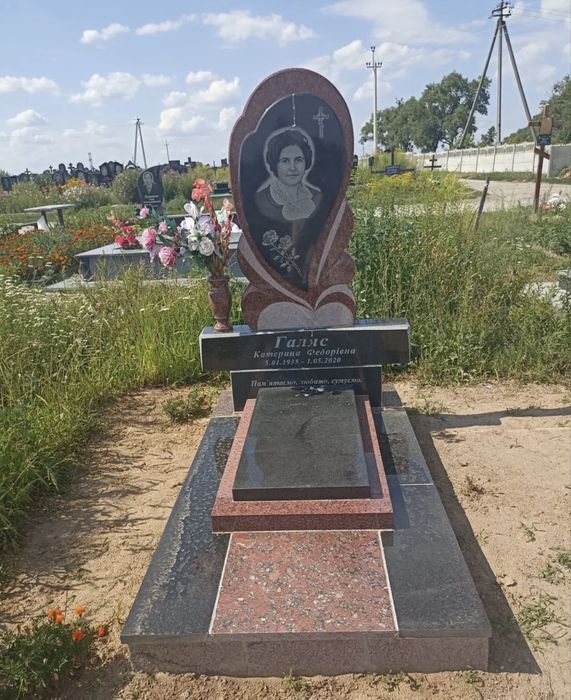 Памʼятники в наявності та під замовлення