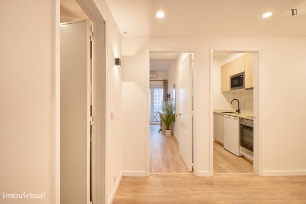 Quarto - localizado em Campolide Lisbon