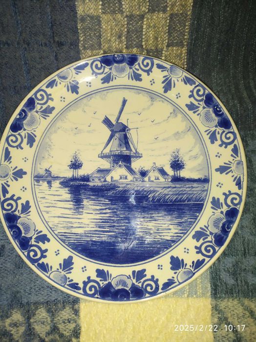 Тарілка від Delft на стіну