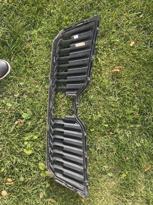 Решітка SKODA SUPER B 3 Решетка гриль Оригінал 3V0853653B