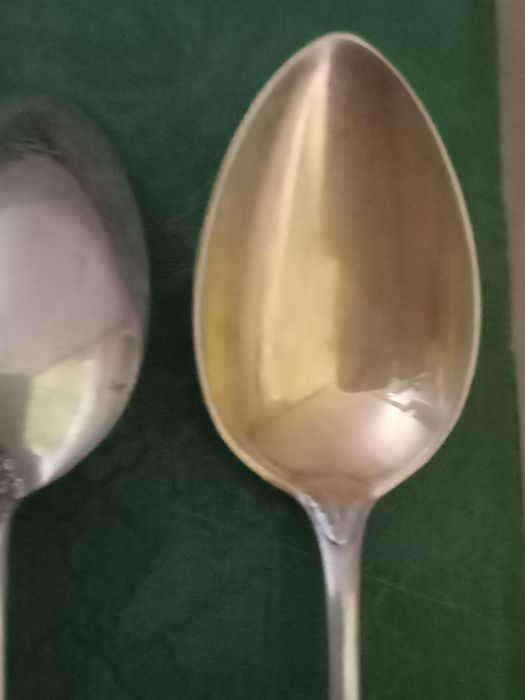 Винтажные серебряные ложки.