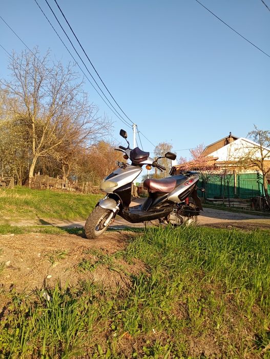 Продам скутер дефіант велон 125 кубів