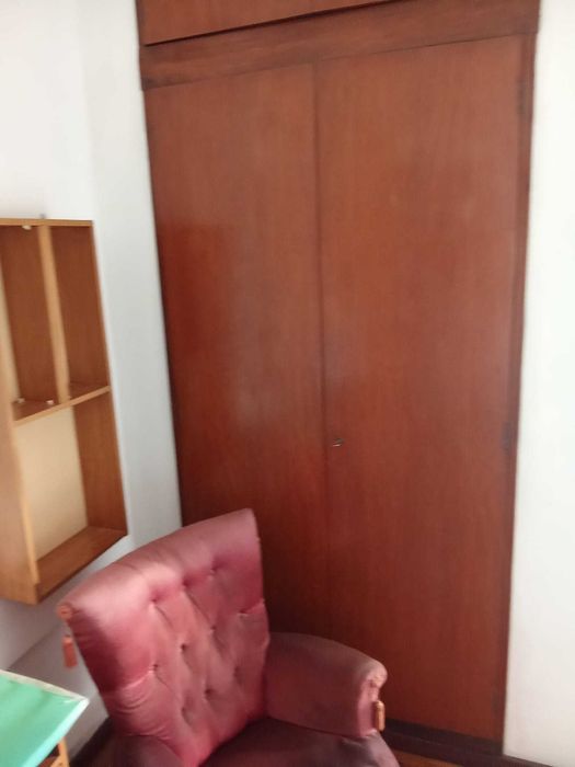 Alugo quarto no porto