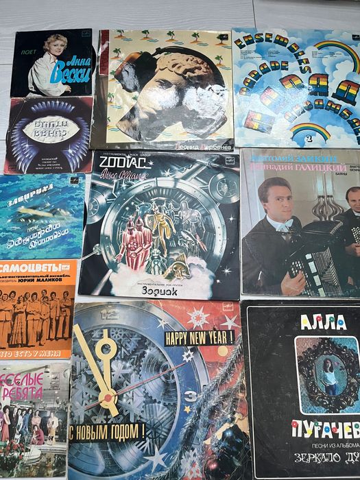 Платівки різних виконавців та казки