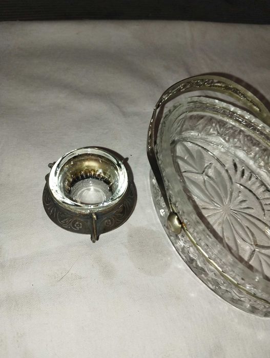 Продам разную интересную посуду по разумной цене.