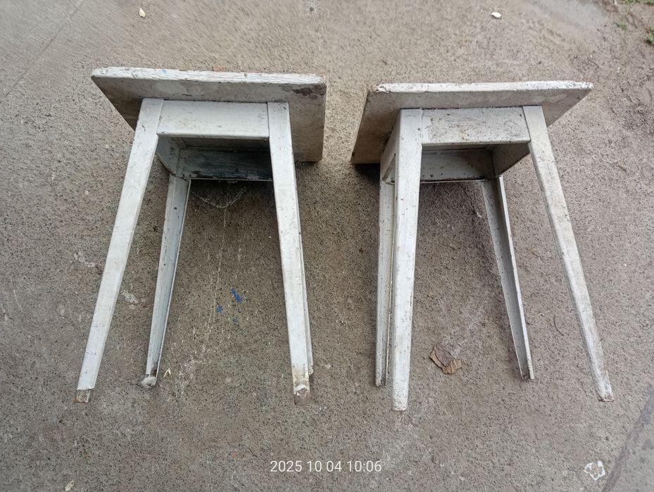 Табуретка кухонная металлическая белая б/у. неск.шт