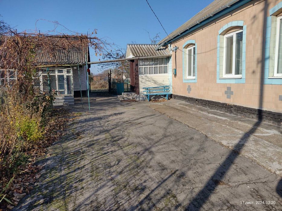 Будинок у центрі селища Варва Прилуцького району Чернігівської області