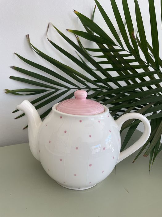 Chaleira 1L em cerâmica branca com bolinhas rosa