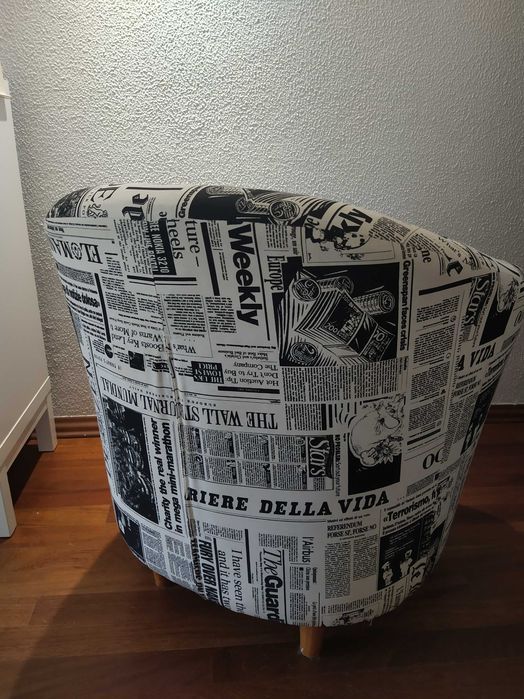 Poltrona com padrão e capa branca