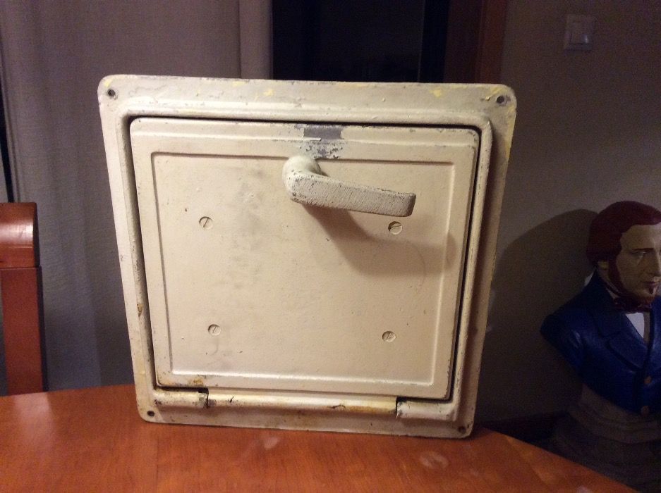 Boca de lixo em ferro