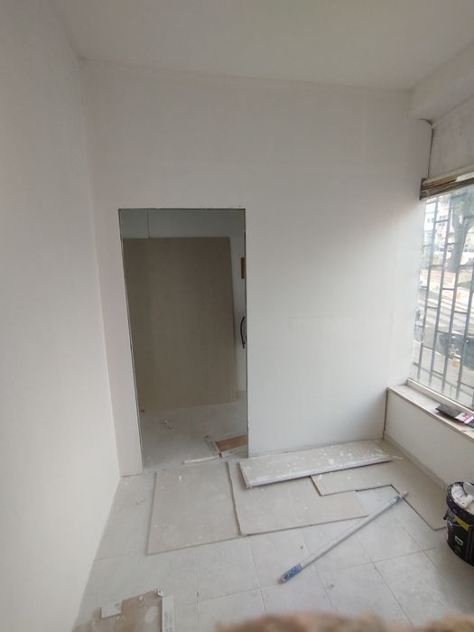 Armazém para alugar na Amadora/Brandoa. com 8m2, 10m2 e 20m2.  Com água e energia incluída.  Guardar ferramentas, móveis, trabalhos.  Apartir de 350€