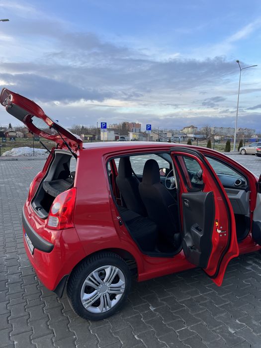 Автомобіль Nissan Pixo 2012