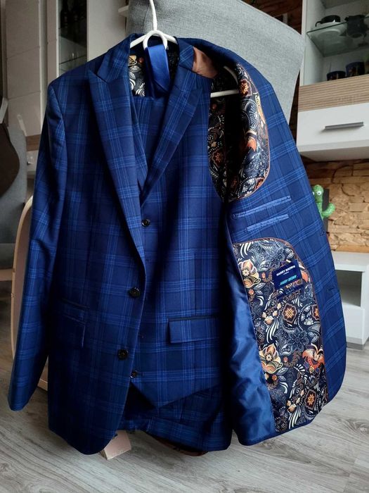 Garnitur trzyczęściowy. Slim Fit! Harry Brown