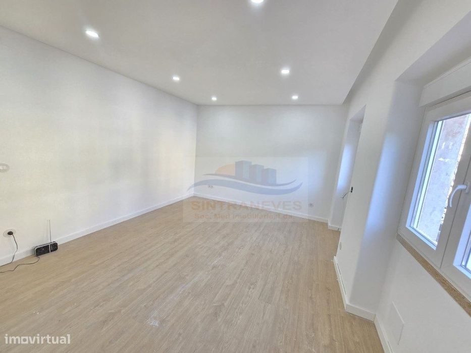 Fantástico T2 com varanda e Sala dupla totalmente remodelado 1. and...