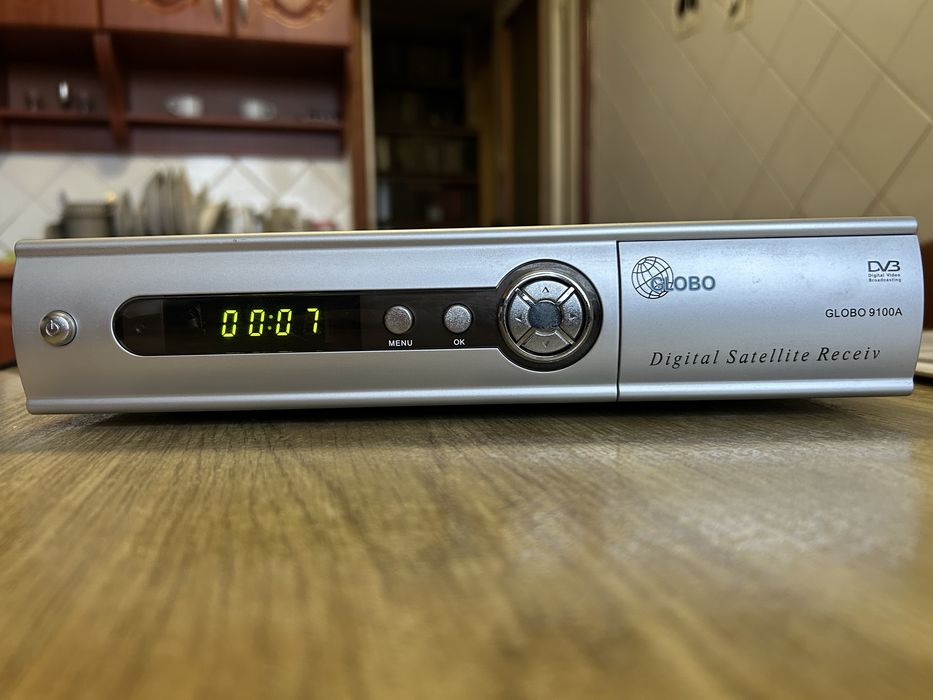 Тюнер супутниковий Globo