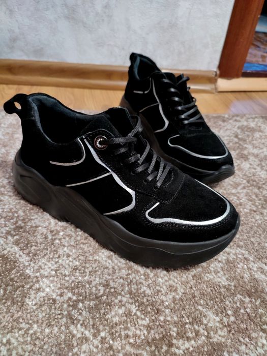 Кросівки , 38 розмір