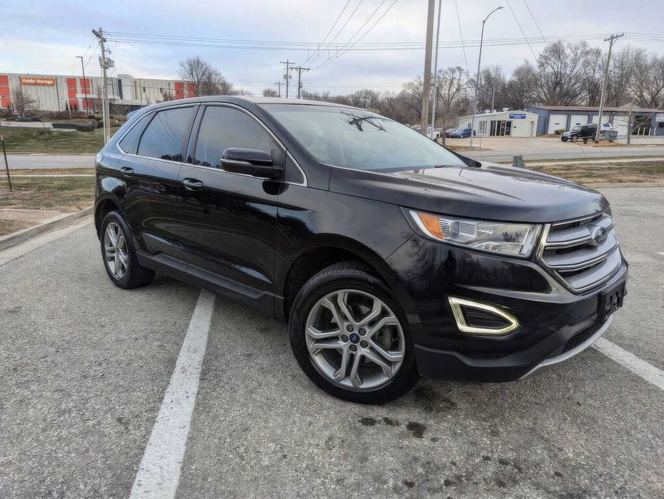 Ford Edge Titanium      2017