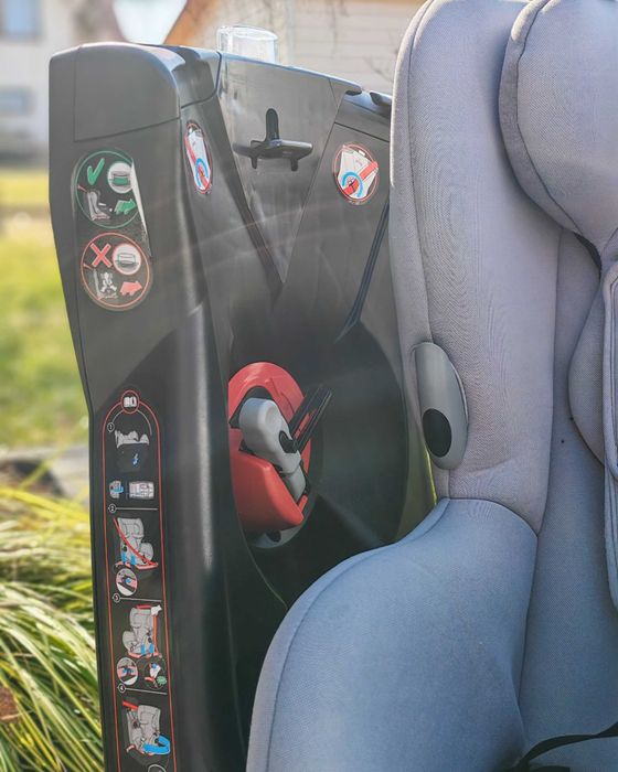 Fotelik samochodowy Maxi Cosi Axiss - obrotowy, nie wymaga Isofixa