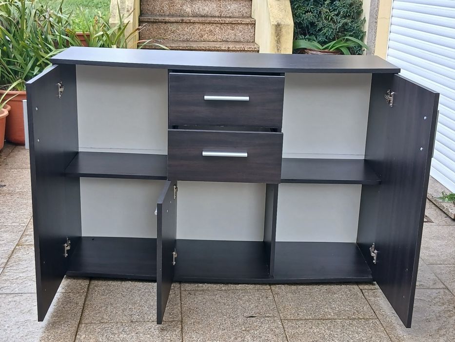 Vendo APARADOR MODERNO com 3 portas, prateleiras e 2 gavetas como novo