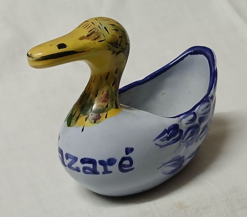 Pato em faiança azul de Alcobaça