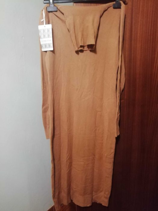 Vestido em malha comprido na cor camel