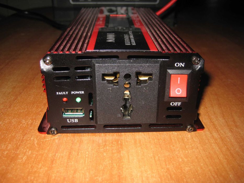 інвертор UKC KC-1000D 12V-220V відмінний стан